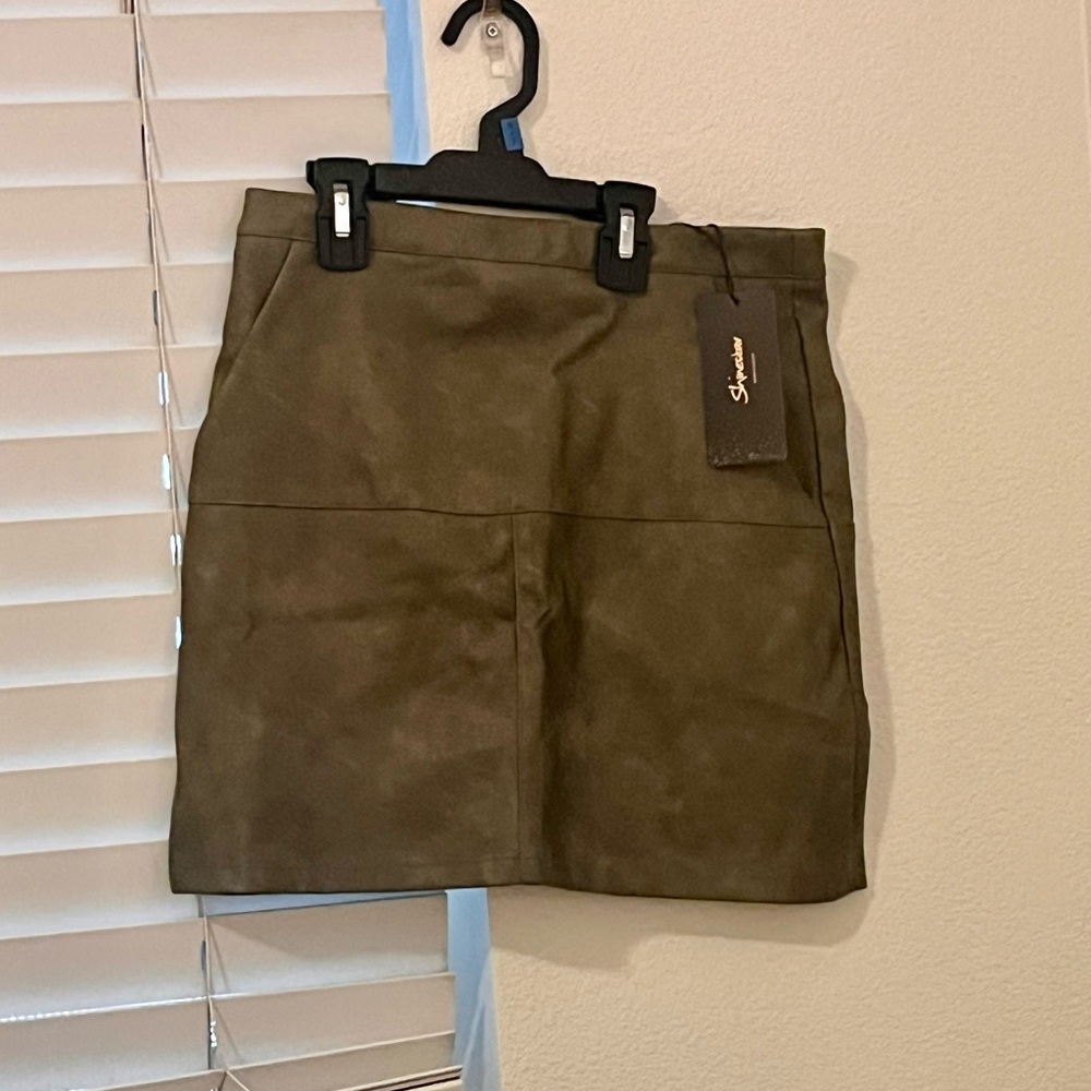 “Shinestar” army green skirt, size S, never worn, tag on